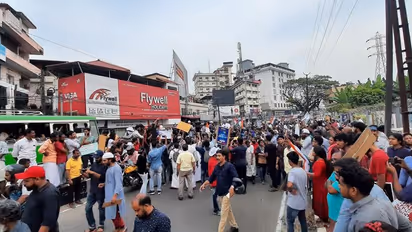 హైదరాబాద్ కు పాకిన ఎన్ఆర్సి చిచ్చు... మైనారిటీల భారీ నిరసన