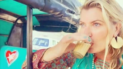 भारत घूमते हुए ठेले की चाय पर आया दिल, विदेश जाकर करोड़पति बन गई फिरंगी