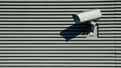 মুখ ঢেকে ঘুরিয়ে দিল সিসিটিভি ক্যামেরা, এরা কি প্রতিবাদী না দুষ্কৃতী