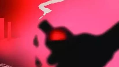 'സ്ത്രീ സുഹൃത്തുക്കൾ വീട്ടിൽ വരാൻ പാടില്ല, മദ്യപാനം പാടില്ല'; കാമുകനെ യുവതി ആസിഡ് ഒഴിച്ച് പരിക്കേൽപ്പിച്ചു