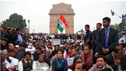 Fact Check: ಪ್ರಿಯಾಂಕಾ ನೇತೃತ್ವದ ಪ್ರತಿಭಟನೆಯಲ್ಲಿ ಮುಸ್ಲಿಂ ರಾಷ್ಟ್ರ ಕುರಿತ ಫಲಕ?