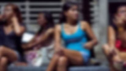 மசாஜ் சென்டரில் விபசாரம்... மஜாவாக இருக்கும் விஐபிக்கள், போலீஸ் அதிகாரிகள்.. 2 மணி நேரத்துக்கு ரூ.3500..!