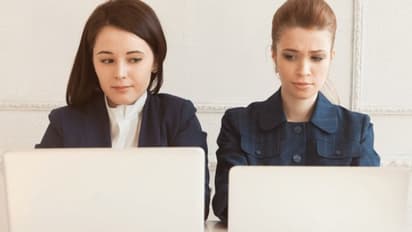 ഓഫീസുകളില് സ്ത്രീകളോട് മോശമായി പെരുമാറുന്നത് സ്ത്രീകള് തന്നെയോ?