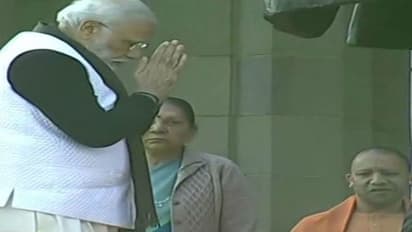 PM मोदी के लखनऊ पहुंचने पर सपा छात्र सभा के लोगों ने उड़ाई काली पतंग, 8 गिरफ्तार