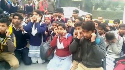 জেলাশাসকের ঘরের বাইরে কান ধরে বসে দুঃখপ্রকাশ, সহপাঠীদের বাঁচাতে নজির