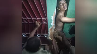 சுவர்களுக்கு இடையில் சிக்கிய சிறுவன்..! விளையாட்டு வினையான விபரீதம்..!