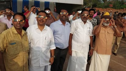 സൂര്യഗ്രഹണം; കേരളത്തിന്‍റെ വിവിധ പ്രദേശങ്ങളില്‍ നിന്നുള്ള ദൃശ്യങ്ങള്‍ കാണാം