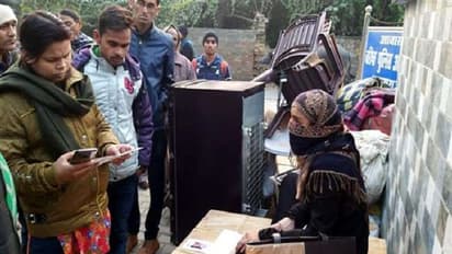 ट्रैफिक इंस्पेक्टर ने दिया तीन तलाक, पत्नी का ssp आवास पर धरना