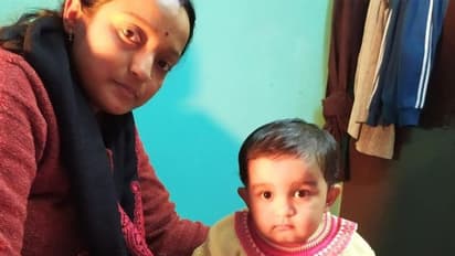 'അമ്മയെവിടെ?' വാരാണസിയിൽ പൗരത്വ നിയമ ഭേദഗതിക്കെതിരെ പ്രതിഷേധിച്ചതിന് അച്ഛനുമമ്മയും ജയിലിൽ അടയ്ക്കപ്പട്ട ഒന്നര വയസ്സുകാരി ചോദിക്കുന്നു