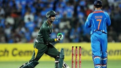 ഇന്ത്യയെ ട്രോളി ഷൊയൈബ് മാലിക്കിന്റെ ക്രിസ്മസ് ആശംസ; മറുപടിയുമായി ഇന്ത്യന് ആരാധകര്