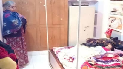 हफ्ते भर पहले दूध लेने निकले थे माता पिता, सवा साल की बच्ची कर रही घर लौटने का इंतजार