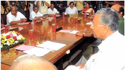 കൊവിഡ് ജാഗ്രതയിൽ കേരളം: പ്രത്യേക മന്ത്രിസഭ യോഗം ചേരും; ഡിഎംഒമാരുമായി മുഖ്യമന്ത്രി വീഡിയോ കോൺഫറൻസിംഗ് നടത്തും