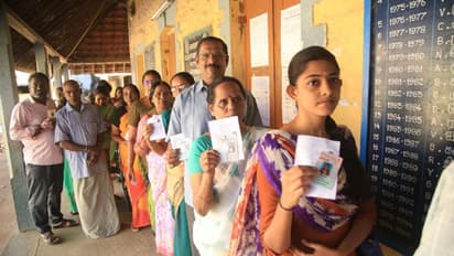 தமிழகத்தில் இன்று இரண்டாம் கட்ட உள்ளாட்சித் தேர்தல்... 46 ஆயிரம் பதவிகளுக்கு வாக்குப்பதிவு தொடங்கியது!