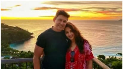 ഒപ്പമുള്ള ഓരോ നിമിഷവും സ്നേഹം, ഭര്ത്താവിനൊപ്പം '2019'നെ യാത്രയാക്കി മാധുരി ദീക്ഷിത്