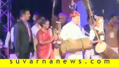 ವೇದಿಕೆ ಮೇಲೆ ರಾಹುಲ್ ಡ್ಯಾನ್ಸ್: ಬುಡಕಟ್ಟು ಜನರಿಗೆ ಒಂದೊಳ್ಳೆ ಚಾನ್ಸ್!