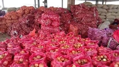 ಕೊರೋನಾ ಕಾಟ: ಈರುಳ್ಳಿ ಬೆಲೆಯಲ್ಲಿ ಭಾರೀ ಕುಸಿತ..!