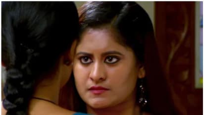 സ്വാതിയുടെ കുബുദ്ധികള്‍ ശ്രീമംഗലത്തെ കുട്ടിച്ചോറാക്കുമ്പോള്‍; നീലക്കുയില്‍ റിവ്യു