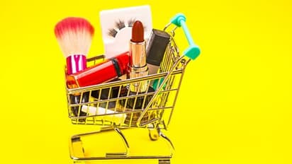 সাবধান, অন্যের ব্যবহার্য জিনিস থেকেও শরীরে ঢুকতে পারে করোনা ভাইরাস