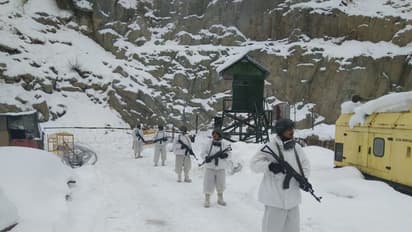 बर्फीली ठंड बढ़ा रही सितम, छह राज्यों में रेड अलर्ट जारी