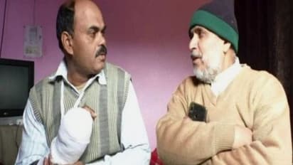 வன்முறை கும்பலிடம் சிக்கிய போலீஸ் அதிகாரி...!! உயிரை கொடுத்து காப்பாற்றிய இஸ்லாமிய முதியவர்... மனதை உருக்கும் நெகிழ்ச்சி...!!