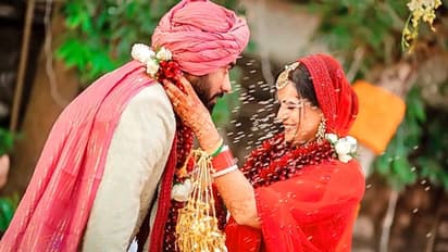 ಮದ್ವೆ ವರಮಾಲೆಯನ್ನು ಏಸೀಬೇಡಿ, ಮತ್ತೇನು ಮಾಡ್ಬೇಕು ಇಲ್ ಕೇಳಿ!