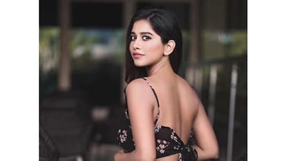 చిట్టి ఫ్రాక్ లో నభా అందాలు.. ఓ లుక్కేయాల్సిందే!