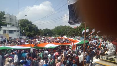 குலுங்கியது சென்னை... குடியுரிமை சட்ட திருத்தத்திற்கு எதிராக 650 அடி தேசிய கொடியுடன் நடந்த மெகா பேரணி! புகைப்பட தொகுப்பு!