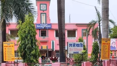 सोनिया गांधी के रायबरेली में शर्मशार हुई मानवता,अस्पताल के शौचालय में मिली नवजात बच्ची