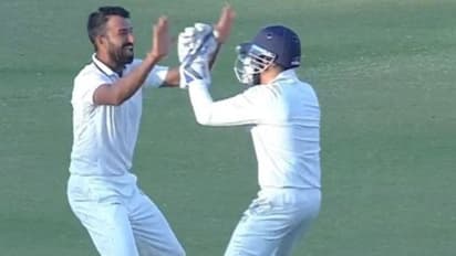 ഞാന്‍ ഓള്‍റൗണ്ടറായ നിമിഷം; പൂജാരയുടെ വിക്കറ്റ് ആഘോഷത്തിന് ധവാന്റെ ട്രോള്‍ മറുപടി- വീഡിയോ