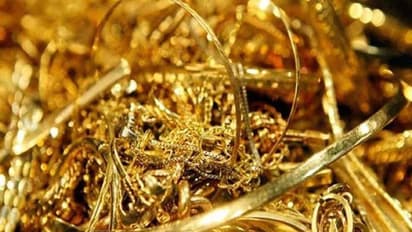 8 ಲಕ್ಷ ರುಪಾಯಿ ಮೌಲ್ಯ ಚಿನ್ನಾಭರಣ ಹಿಂತಿರುಗಿಸಿದ ಹೋಮ್ಗಾರ್ಡ್