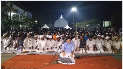 ബാങ്കൊലി മുഴങ്ങി, ക്രിസ്തീയ ദേവാലയത്തിൽ നമസ്കരിച്ച് മുനവ്വറലി ശിഹാബ് തങ്ങളും സംഘവും; പ്രതിഷേധത്തില് മാതൃകയായി കേരളം