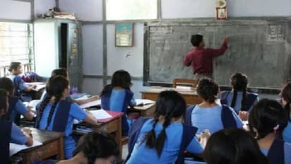 ಗ್ರಾಮೀಣ ಶಾಲೆ ಅಲರ್ಜಿ: ಬಡ್ತಿಯೇ ಬೇಡ ಎನ್ನುತ್ತಿದ್ದಾರೆ ಶಿಕ್ಷಕರು!