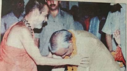 ಪಕ್ಷ ಬೇಧವಿಲ್ಲದೇ ರಾಜಕೀಯ ಗಣ್ಯರನ್ನು ಆಶೀರ್ವದಿಸುತ್ತಿದ್ದ ಪೇಜಾವರ ಶ್ರೀಗಳು!