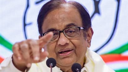 ஒழுங்க உங்க வேலையை மட்டும் பாருங்க... எங்களோட விஷயத்துல முந்திரி கொட்டை மாதிரி மூக்க நுழைக்காதீங்க... சீறிய ப.சிதம்பரம்..!