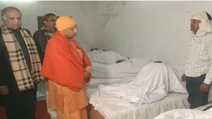 ठंड से ठिठुर रहे गरीबों में CM योगी ने बांटे थे कंबल, वापस लेने के बाद हंगामा; एक्शन में प्रशासन