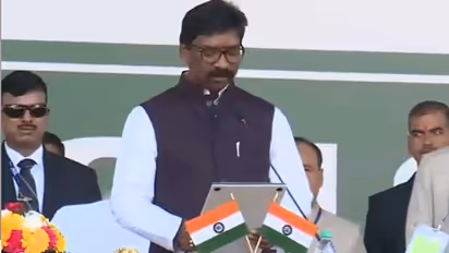 क्या है झारखंड के सीएम हेमंत सोरेन का मामला, जिस कारण खतरे में पड़ सकती है उनकी कुर्सी