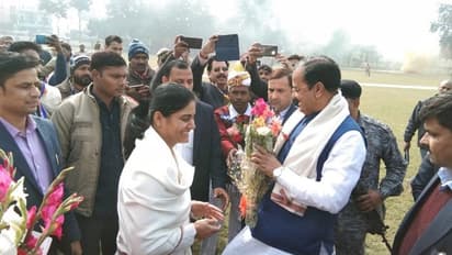 डिप्टी सीएम ने बताया कांग्रेसियों को झूठ बोलने की ऑटोमैटिक मशीन, प्रियंका को कहा टि्वटर वाड्रा