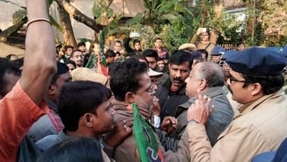 তৃণমূলের বেলায় 'হ্যাঁ', বসিরহাটে নাগরিকত্বের পক্ষে বিজেপির মিছিল আটকালো পুলিশ