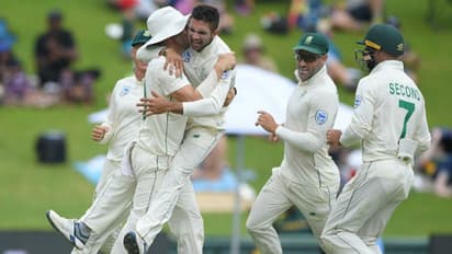 இங்கிலாந்தை வீழ்த்தி செம கம்பேக் கொடுத்த தென்னாப்பிரிக்கா.. டெஸ்ட் கிரிக்கெட் வரலாற்றில் முதல்முறையாக செய்த சாதனை