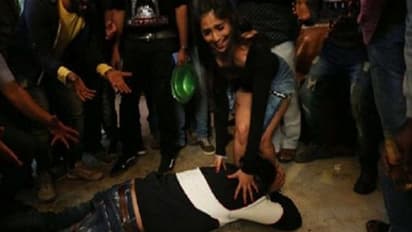 కంటతడి పెట్టిన హీరోయిన్.. కాళ్లపై పడ్డ ఆర్జీవీ