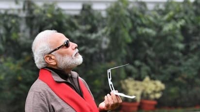 कभी लाल मफलर तो कभी भगवा पगड़ी...पीएम मोदी की 2019 की 9 सबसे चर्चित तस्वीरें