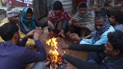 রাত বাড়লেই জাঁকিয়ে শীতের সম্ভাবনা কলকাতায়, তাপমাত্রা নামবে স্বাভাবিকের নীচে