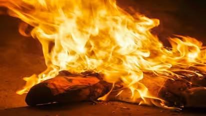 విషాదం: కొడుకు బర్త్ డే వేడుకల్లో తల్లిదండ్రుల సజీవదహనం