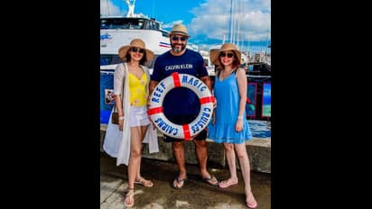 மஞ்சள் உடையில் நெஞ்சம் நிமிர்த்தி கவர்ச்சியில் தெறிக்கவிடும் ஆண்டிரியா..! ஆஸ்திரேலியாவில் அதகளம்!