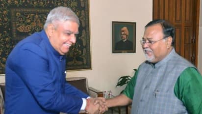 রাজ্যপালের সঙ্গে সাক্ষাৎ পার্থ-এর, তবে কি যাদবপুর নিয়ে সংঘাতে ইতি