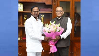 సోమేష్ కుమార్ కు కేసీఆర్ అందలం: కారణాలు ఇవీ...