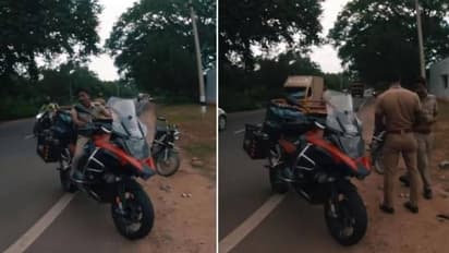 19 ലക്ഷത്തിന്റെ ബൈക്ക് കണ്ട് അമ്പരന്നു, ഫോട്ടോ എടുത്തോട്ടെ എന്ന് പൊലീസുകാർ; വൈറൽ വീഡിയോ
