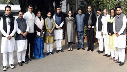 মহারাষ্ট্রের মহাজোটে কোন্দল, মন্ত্রিত্ব না পেয়ে ক্ষোভ কংগ্রেসের