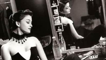 കറുത്ത ജംപ്സ്യൂട്ടും ചോക്കറും ധരിച്ച് ഐശ്വര്യ റായ്; 26 വര്ഷം മുന്പുളള ചിത്രത്തിന് പറയാനുളളത്...