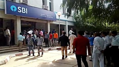 করোনা আক্রান্ত এলসিপিসি-র মুখ্য় আধিকারিক, বন্ধ করা হল এসবিআই কলকাতার সদর দফতরের সমৃদ্ধি ভবনের একাংশ